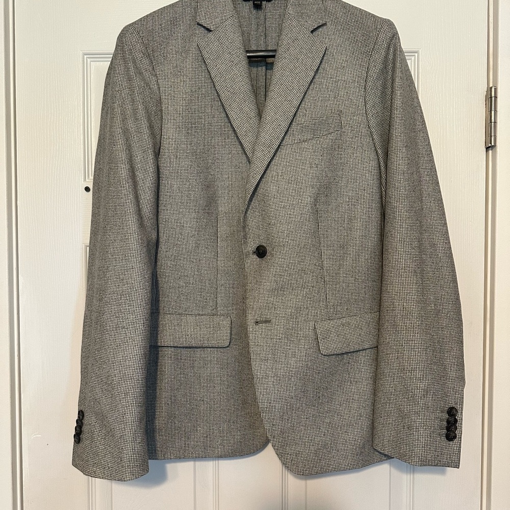 Banana Republic Men’s Gray Herringbone Sport Coat. 40S